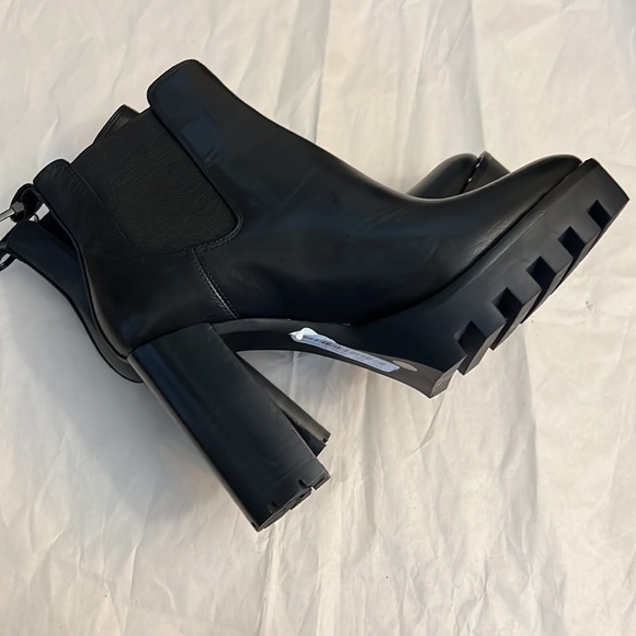 Antonio Melani
Paiva Leather Chunky Lug Sole Chelsea Booties - Picture 9 of 9